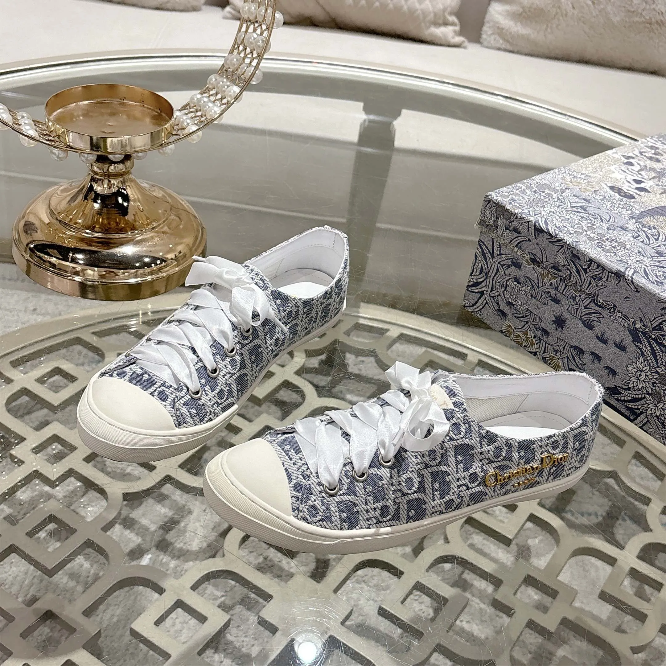 👟👟Ex-factory price 440👟👟 Dior ballet-style casual shoes, the same style as celebrities, satin fabric, breathable mesh lining, sheepskin for feet, wear-resistant rubber sole, size 35-40.